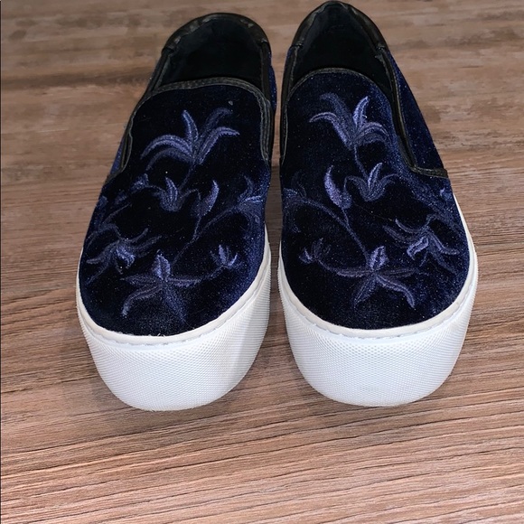 Kenneth Cole Alesy Blue Velvet Platform Sneaker - Picture 4 of 8